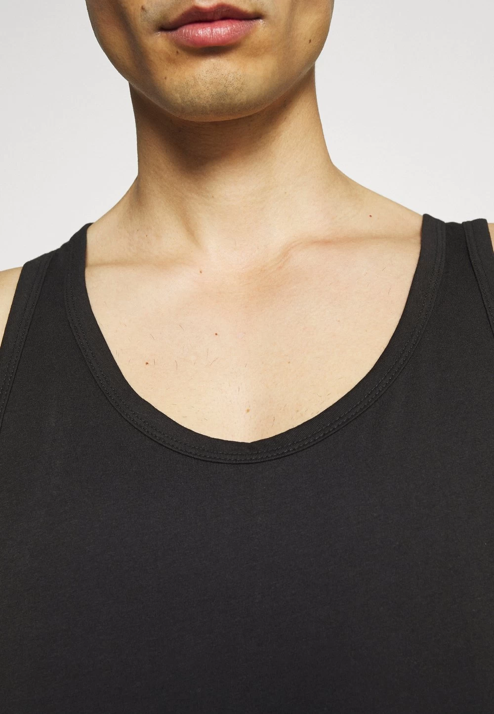 Prix Refroidis Pier One 2 PACK – Débardeur T-shirts Encolure Large Ronde Homme 8 Prix Refroidis Pier One 2 PACK – Débardeur T-shirts Encolure Large Ronde Homme – Image 8