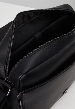 Pier One Meilleur Prix Garanti Sac Bandoulière Sacs Compartiment Pour Pc Portable Homme 11 Pier One Meilleur Prix Garanti Sac Bandoulière Sacs Compartiment Pour Pc Portable Homme -Fashion Soldes 08cbec2d6273402ca574ee57c6f4aaae