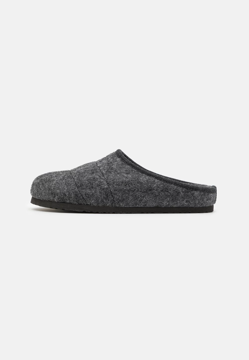 Pier One UNISEX – Chaussons Soldes Rond Homme 1 Pier One UNISEX – Chaussons Soldes Rond Homme