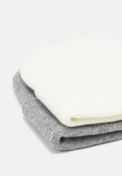 Pier One 2 PACK UNISEX – Bonnet Un Tarif Préférentiel Casquettes, Bonnets Et Chapeaux Chiné 7 Pier One 2 PACK UNISEX – Bonnet Un Tarif Préférentiel Casquettes, Bonnets Et Chapeaux Chiné -Fashion Soldes 1f4b87b05aa84920b52c64cb2f027e5b