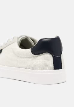 Prix Aimable Pier One Baskets Basses Sneakers Rond Unisex 11 Prix Aimable Pier One Baskets Basses Sneakers Rond Unisex -Fashion Soldes 3175c8b85d7e499ab751ccd01cd5dcb3