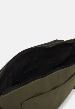 Pier One Prix Incroyables Sac Bandoulière Sacs Compartiment Pour Téléphone Portable Homme -Fashion Soldes 349c1c40fb14472f8222b77743b0881f