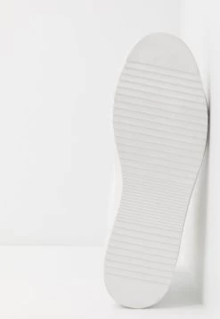 Pier One UNISEX – Baskets Montantes Meilleur Prix Garanti Sneakers Rond 10 Pier One UNISEX – Baskets Montantes Meilleur Prix Garanti Sneakers Rond -Fashion Soldes 35f3cfcd2ba44f49b2e9d4cc3cd4cfc6