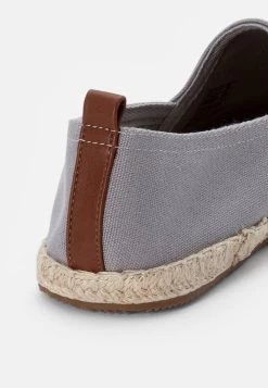 Pier One Meilleure Qualité RENA ESPADRILLE UNISEX – Espadrilles Chaussures Basses Rond -Fashion Soldes 42d2421a7d9a4236aff6d97b980fd1f5