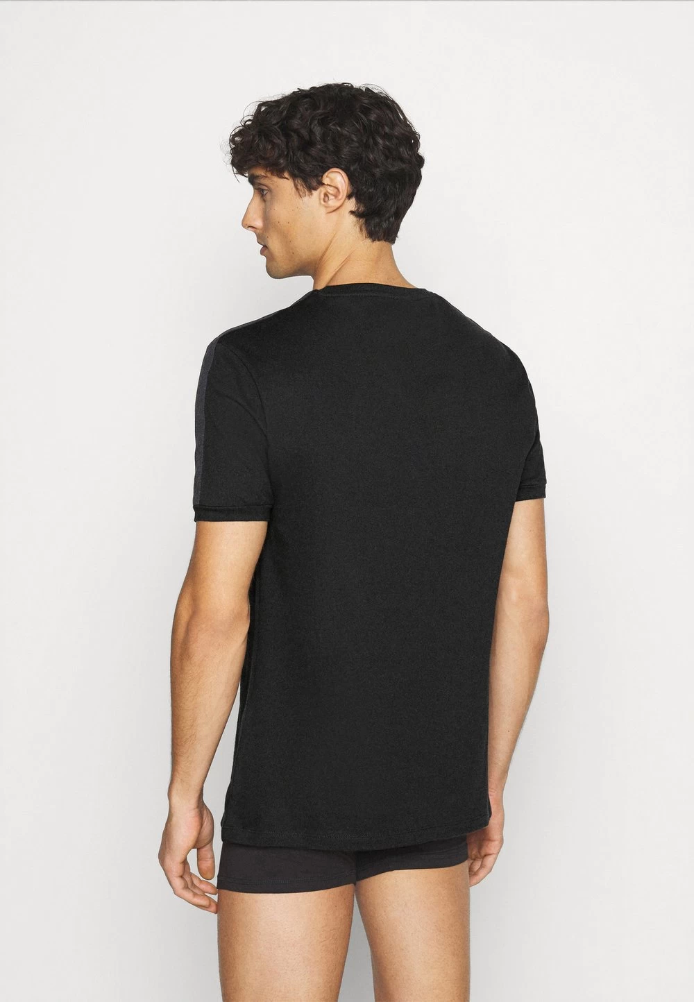 Pier One LOUNGE TEE – Haut De Pyjama Promos Pyjamas Col Rond Homme 3 Pier One LOUNGE TEE – Haut De Pyjama Promos Pyjamas Col Rond Homme – Image 3