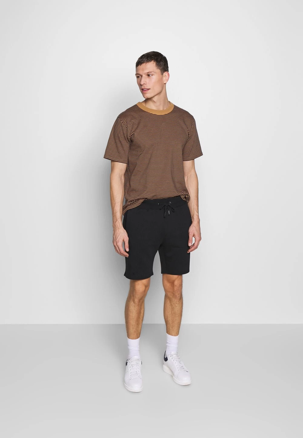 Pier One 2 PACK – Short – Light Grey /black Qualité Garantie 100% Pantalons Normale Homme 2 Pier One 2 PACK – Short – Light Grey /black Qualité Garantie 100% Pantalons Normale Homme – Image 2