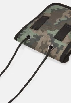 En Remise Pier One UNISEX – Sac Bandoulière Sacs Et Bagages à Scratch -Fashion Soldes 51511cd5cf5b4c62a951f7be58b1560c