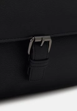 Pier One Sac Bandoulière Garantie De Qualité 100% Sacs Compartiment Pour Pc Portable Homme -Fashion Soldes 51da333d1b2042a482230e37b67544b2