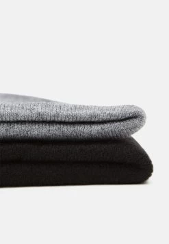 Pier One 2 PACK UNISEX – Bonnet Prix Gelé Casquettes, Bonnets Et Chapeaux Couleur Unie -Fashion Soldes 55a5598cc548418184d9aad0f4362f9a