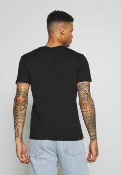 Pier One 3 PACK – T-shirt Basique – Black/ White Prix Gelé T-shirts Col Rond Homme -Fashion Soldes 62b5a01d5c8d4fd291dd4dd53c56b920