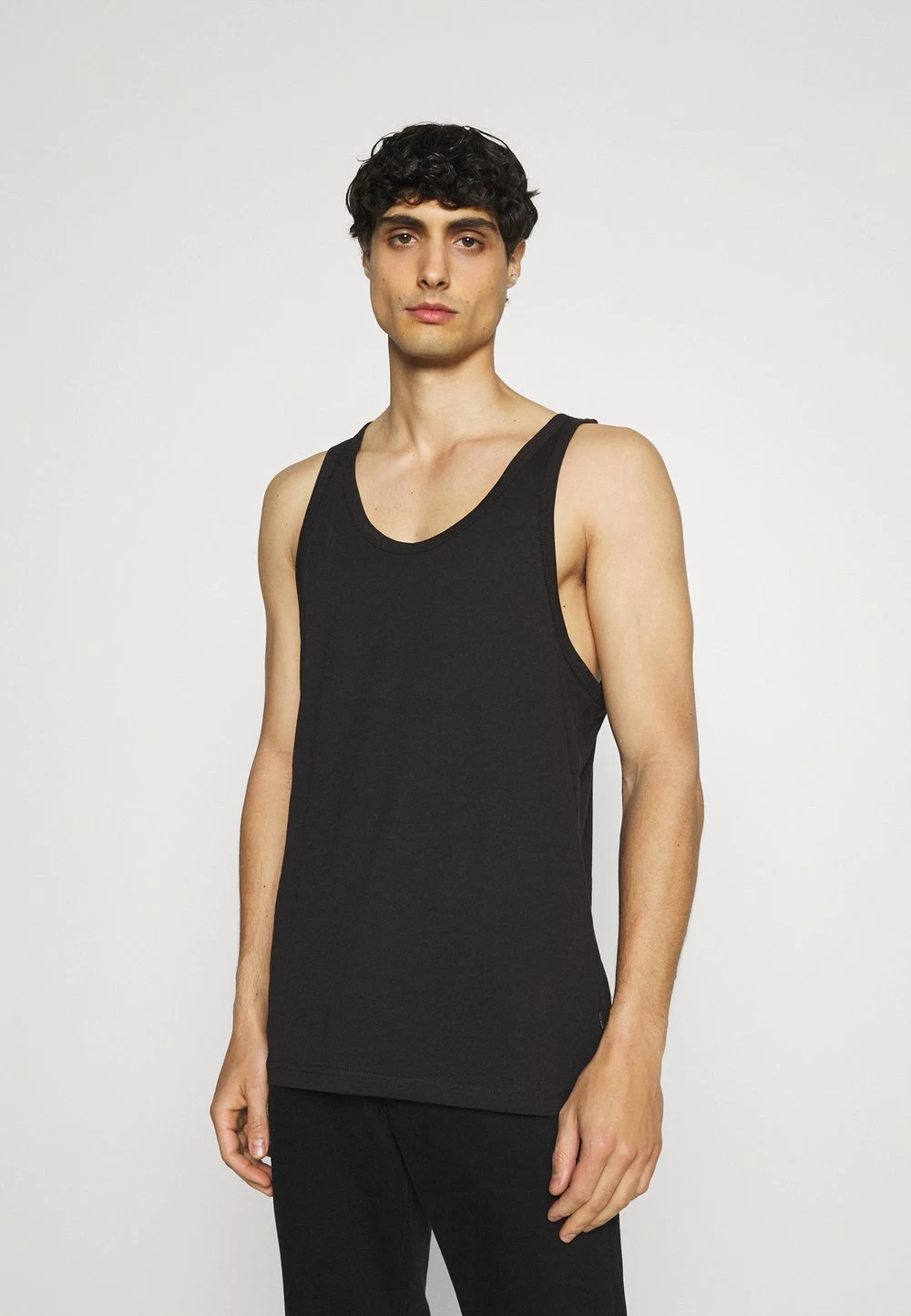 Prix Refroidis Pier One 2 PACK – Débardeur T-shirts Encolure Large Ronde Homme 2 Prix Refroidis Pier One 2 PACK – Débardeur T-shirts Encolure Large Ronde Homme – Image 2