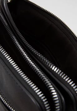 Qualité Supérieure Pier One Sac Bandoulière Sacs Fermeture éclair Homme -Fashion Soldes 6d78706637334c8695db7895f1865481