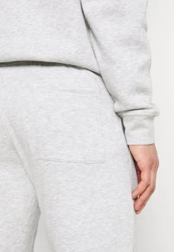 Réduction Pier One 2 PACK – Pantalon De Survêtement Pantalons Normale Homme -Fashion Soldes 737d28e17a324ecc9e683cebbda75492