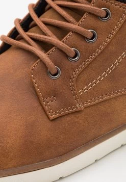 Pier One Baskets Montantes Prix Malin Baskets & Sneakers Rond Homme 13 Pier One Baskets Montantes Prix Malin Baskets & Sneakers Rond Homme -Fashion Soldes 74e5f1c45af346dea118b694421b38ab