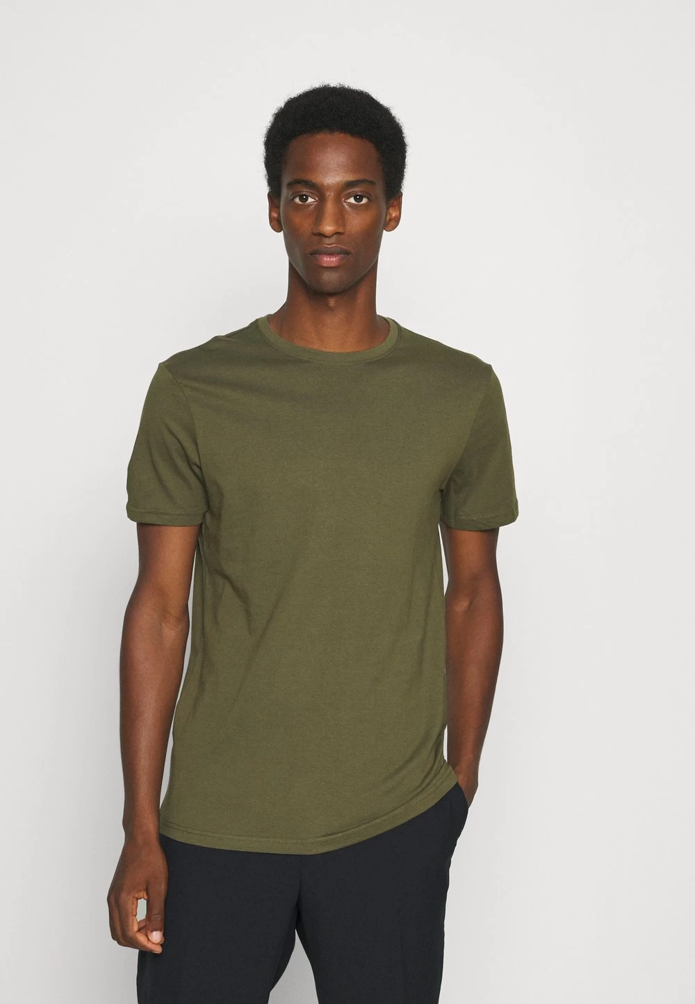 Prix Ourlé Pier One 5 PACK – T-shirt Basique T-shirts & Polos Col Rond Homme 5 Prix Ourlé Pier One 5 PACK – T-shirt Basique T-shirts & Polos Col Rond Homme – Image 5