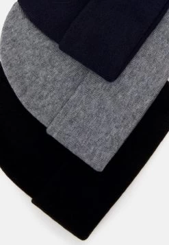 Pier One 3 PACK UNISEX – Bonnet Prix Malin Casquettes, Chapeaux Et Bonnets Couleur Unie -Fashion Soldes 7bbcfcaa31bf4a148d992ad9095671c1