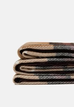 Pier One UNISEX – Écharpe Prix Équitable Foulards Et écharpes Carreaux -Fashion Soldes 7bd7bb8a7cf34fd9b39e0d1180642024