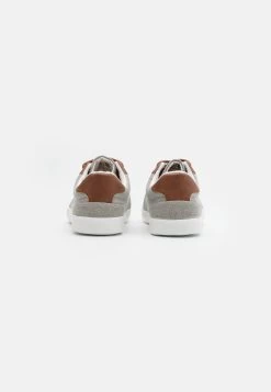Pier One UNISEX – Baskets Basses Prix Malin Baskets & Sneakers Rond -Fashion Soldes 7c4e08796d2149fc9365f67598b7eb4f