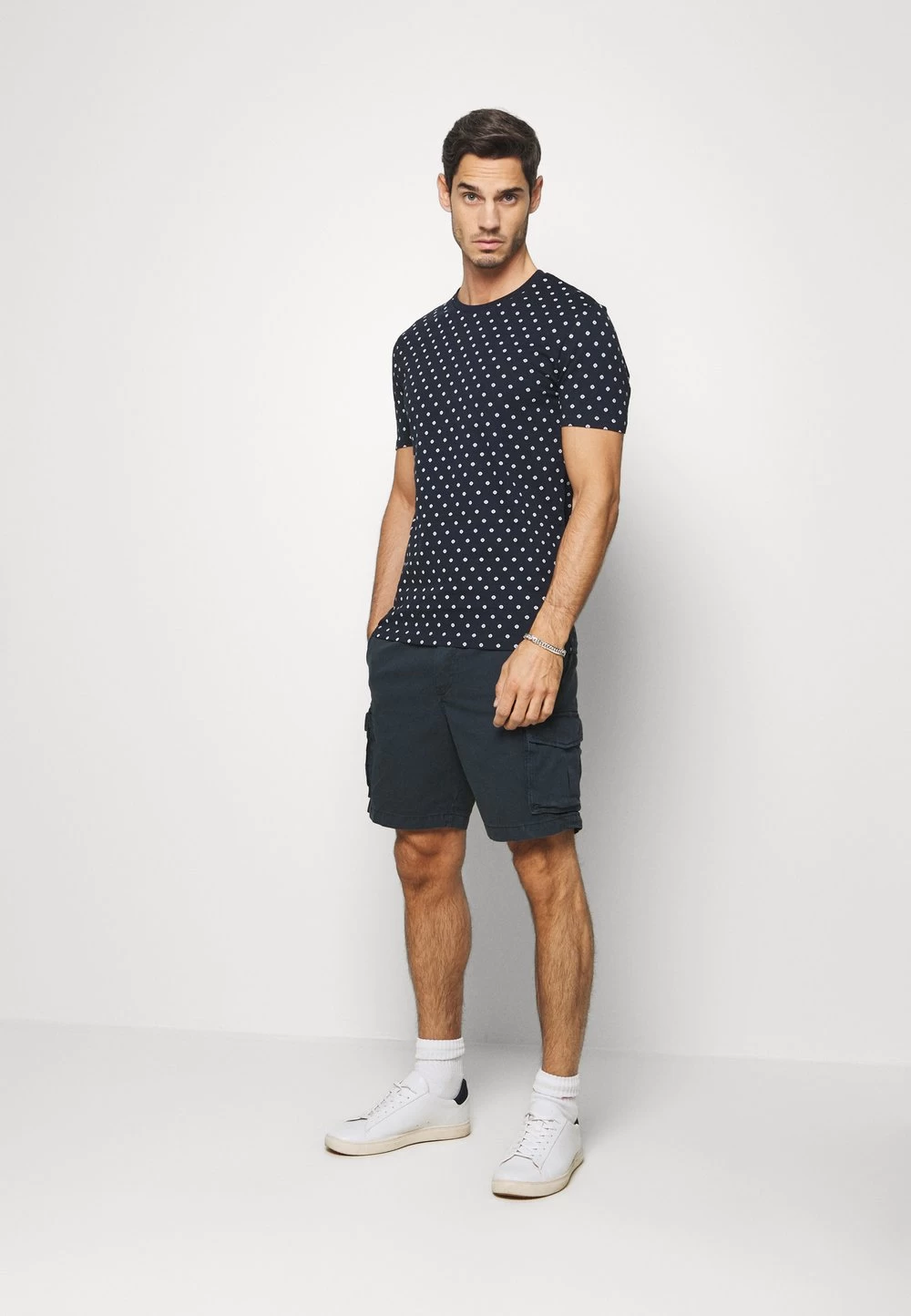 Pier One 3 PACK – T-shirt Imprimé Soldes En Ligne T-shirts & Polos Col Rond Homme 2 Pier One 3 PACK – T-shirt Imprimé Soldes En Ligne T-shirts & Polos Col Rond Homme – Image 2