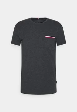 Prix Raisonnable Pier One T-shirt Basique T-shirts Col Rond Homme 18 Prix Raisonnable Pier One T-shirt Basique T-shirts Col Rond Homme -Fashion Soldes 8192fcfac1604cf2a5852a697e056b1a 2