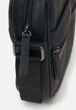 Pier One Prix D’Amis Sac Bandoulière Sacs Compartiment Pour Téléphone Portable Homme -Fashion Soldes 8981d7ab6f0043c8aa0989179eb9bc74