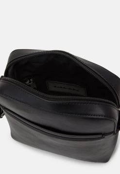 Pier One Sac Bandoulière Prix Préférentiel Sacs Compartiment Pour Téléphone Portable Homme 6 Pier One Sac Bandoulière Prix Préférentiel Sacs Compartiment Pour Téléphone Portable Homme -Fashion Soldes 8b4d1060a9ef45dab3fd9d43b2db1339