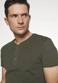 Pier One Prix Gelé T-shirt Basique T-shirts Col Tunisien Homme 10 Pier One Prix Gelé T-shirt Basique T-shirts Col Tunisien Homme -Fashion Soldes 8f212b49a40a498b90bed7c9c238fe6a