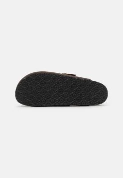 Pier One Plus Bas Prix De Vente UNISEX – Chaussons Sandales Et Tongs Rond -Fashion Soldes 990651cdcea545c4bc3b34b7e6f0e59d