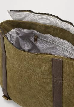 Pier One Prix Abordable Sac Bandoulière Sacs Compartiment Pour Téléphone Portable Homme -Fashion Soldes 9f31290b42ab48239e5f08103bbd2cf9