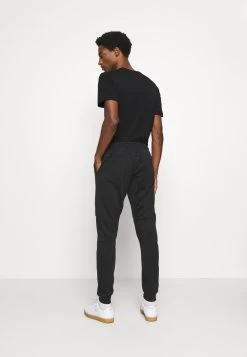 Pier One Pantalon De Survêtement Un Tarif Préférentiel Pantalons Haute Homme -Fashion Soldes a1b709fa2c32431482f95b3eb7300192