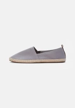 Pier One Prix Équitable RENA ESPADRILLE UNISEX – Espadrilles Chaussures Basses Rond -Fashion Soldes a625ac24e213461a94d5096727f45e98