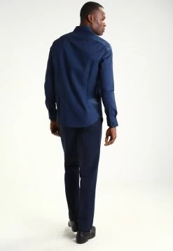 Pier One Chemise Classique Bonne Qualité Costumes Col Kent Homme -Fashion Soldes a8d79f2b2fb74bef81b546a2b265bf0d