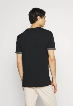 Pier One Prix Malin T-shirt Imprimé T-shirts Col Rond Homme 8 Pier One Prix Malin T-shirt Imprimé T-shirts Col Rond Homme -Fashion Soldes ad792c037a674686a7b96954ea83c51e
