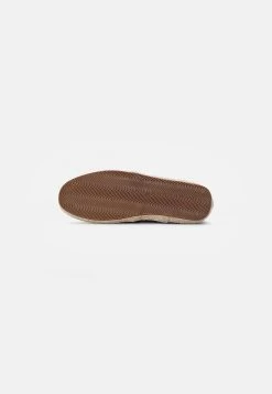 Pier One Espadrilles Excellente Qualité Rond Unisex -Fashion Soldes b57ec87a223a4485a67e690a0e2597e2