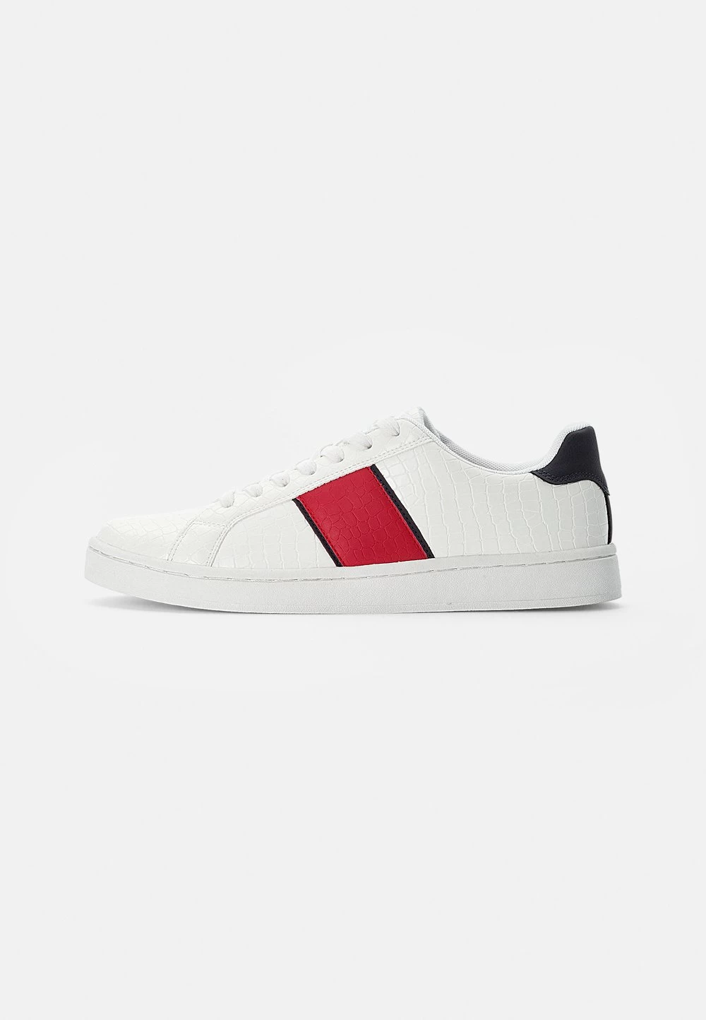 Pier One Baskets Basses Prix Malin Baskets & Sneakers Rond Unisex 1 Pier One Baskets Basses Prix Malin Baskets & Sneakers Rond Unisex