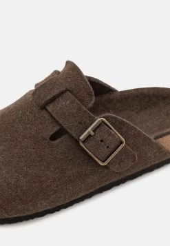 Pier One Plus Bas Prix De Vente UNISEX – Chaussons Sandales Et Tongs Rond -Fashion Soldes c220e59cd63d4f7790c7194a9581e0d5