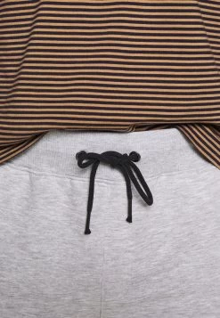 Pier One 2 PACK – Short – Light Grey /black Qualité Garantie 100% Pantalons Normale Homme 13 Pier One 2 PACK – Short – Light Grey /black Qualité Garantie 100% Pantalons Normale Homme -Fashion Soldes c4d577d8c6314b53bc4b281d9e735af0