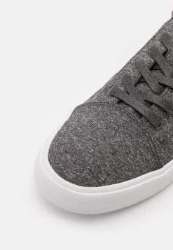 Pier One Prix Incroyables Baskets Basses Sneakers Rond Unisex 12 Pier One Prix Incroyables Baskets Basses Sneakers Rond Unisex -Fashion Soldes c93191640e5742009c1245860f184f0e