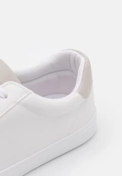 Pier One Prix Sympa Baskets Basses Baskets & Sneakers Rond Unisex -Fashion Soldes cbf0eca6b89b49849f31b4cc4f190406