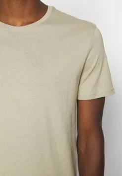 Prix Ourlé Pier One 5 PACK – T-shirt Basique T-shirts & Polos Col Rond Homme 24 Prix Ourlé Pier One 5 PACK – T-shirt Basique T-shirts & Polos Col Rond Homme -Fashion Soldes ccdceb9d79c24e32baab38b9f3eaa229