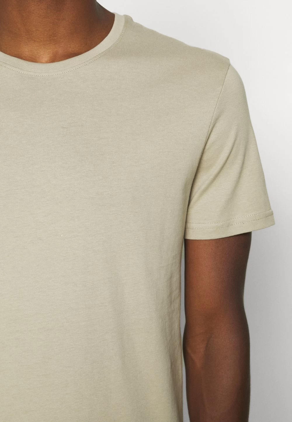 Prix Ourlé Pier One 5 PACK – T-shirt Basique T-shirts & Polos Col Rond Homme 7 Prix Ourlé Pier One 5 PACK – T-shirt Basique T-shirts & Polos Col Rond Homme – Image 7