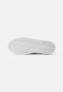 Pier One Baskets Basses Prix Malin Baskets & Sneakers Rond Unisex 10 Pier One Baskets Basses Prix Malin Baskets & Sneakers Rond Unisex -Fashion Soldes cd21fda6417f48ee9539f322535428e8