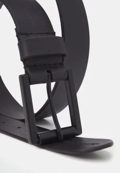 Pier One LEATHER – Ceinture Prix Ourlé Ceintures Boucle Ardillon Homme -Fashion Soldes d1354464c7ac46a486f685b26776c353