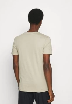 Prix Ourlé Pier One 5 PACK – T-shirt Basique T-shirts & Polos Col Rond Homme 20 Prix Ourlé Pier One 5 PACK – T-shirt Basique T-shirts & Polos Col Rond Homme -Fashion Soldes d4309172134f476283eb4fd8b00555ed