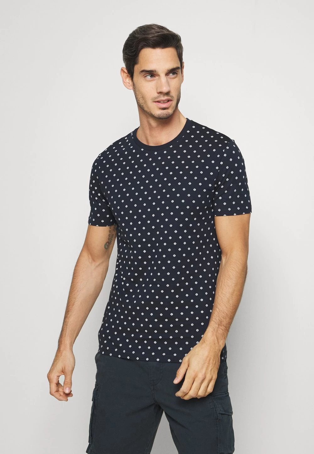 Pier One 3 PACK – T-shirt Imprimé Soldes En Ligne T-shirts & Polos Col Rond Homme 3 Pier One 3 PACK – T-shirt Imprimé Soldes En Ligne T-shirts & Polos Col Rond Homme – Image 3