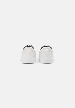Pier One En Remise UNISEX – Baskets Basses Baskets & Sneakers Rond -Fashion Soldes f100895260b14af2bebe9ef30eb4b6e6