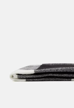 Pier One UNISEX – Foulard Prix Équitable Foulards Et écharpes Carreaux -Fashion Soldes fbdb5e63ed0640a89ab73d2d659a6eb7