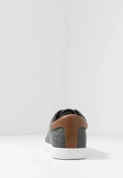 Qualité Garantie 100% Pier One Baskets Basses Sneakers Rond Homme -Fashion Soldes fe3d810b8d1a4128ad9bcddafac4e7b0