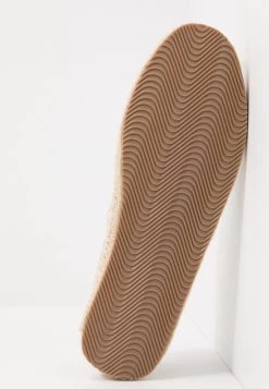 Bon Rapport Coût-Efficacité Pier One RENA ESPADRILLE UNISEX – Espadrilles Chaussures Basses Rond 17 Bon Rapport Coût-Efficacité Pier One RENA ESPADRILLE UNISEX – Espadrilles Chaussures Basses Rond -Fashion Soldes ff857566a2324a0a98a3e8e14392817a