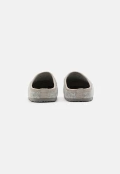 Qualité Garantie Pier One UNISEX – Chaussons Rond Homme 10 Qualité Garantie Pier One UNISEX – Chaussons Rond Homme -Fashion Soldes ff8d84a7a90c46e398cc846c51f6d3aa